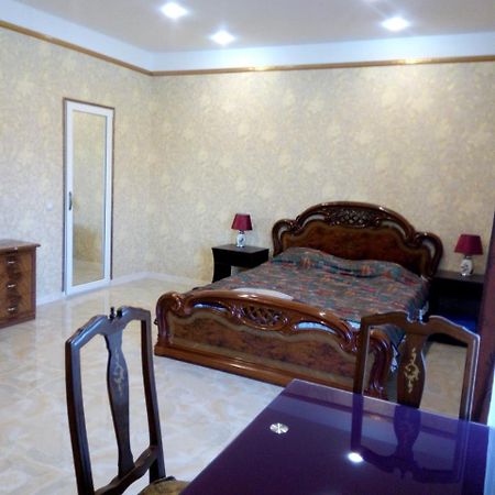 Аппартаменты С Балконом Appartamento Odessa Esterno foto