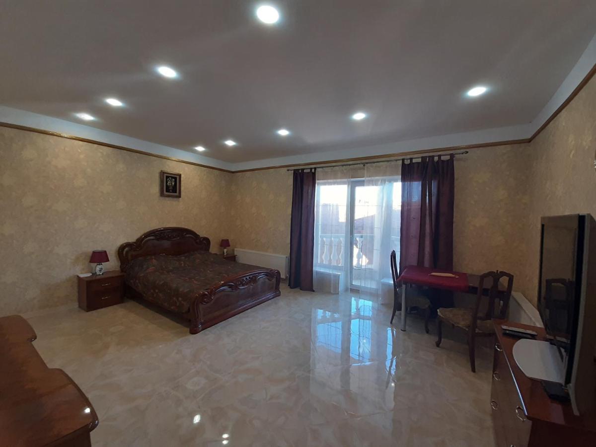 Аппартаменты С Балконом Appartamento Odessa Esterno foto